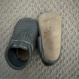 Freshly Picked Textured Gray Leather Moccasin Baby Shoe size 2
